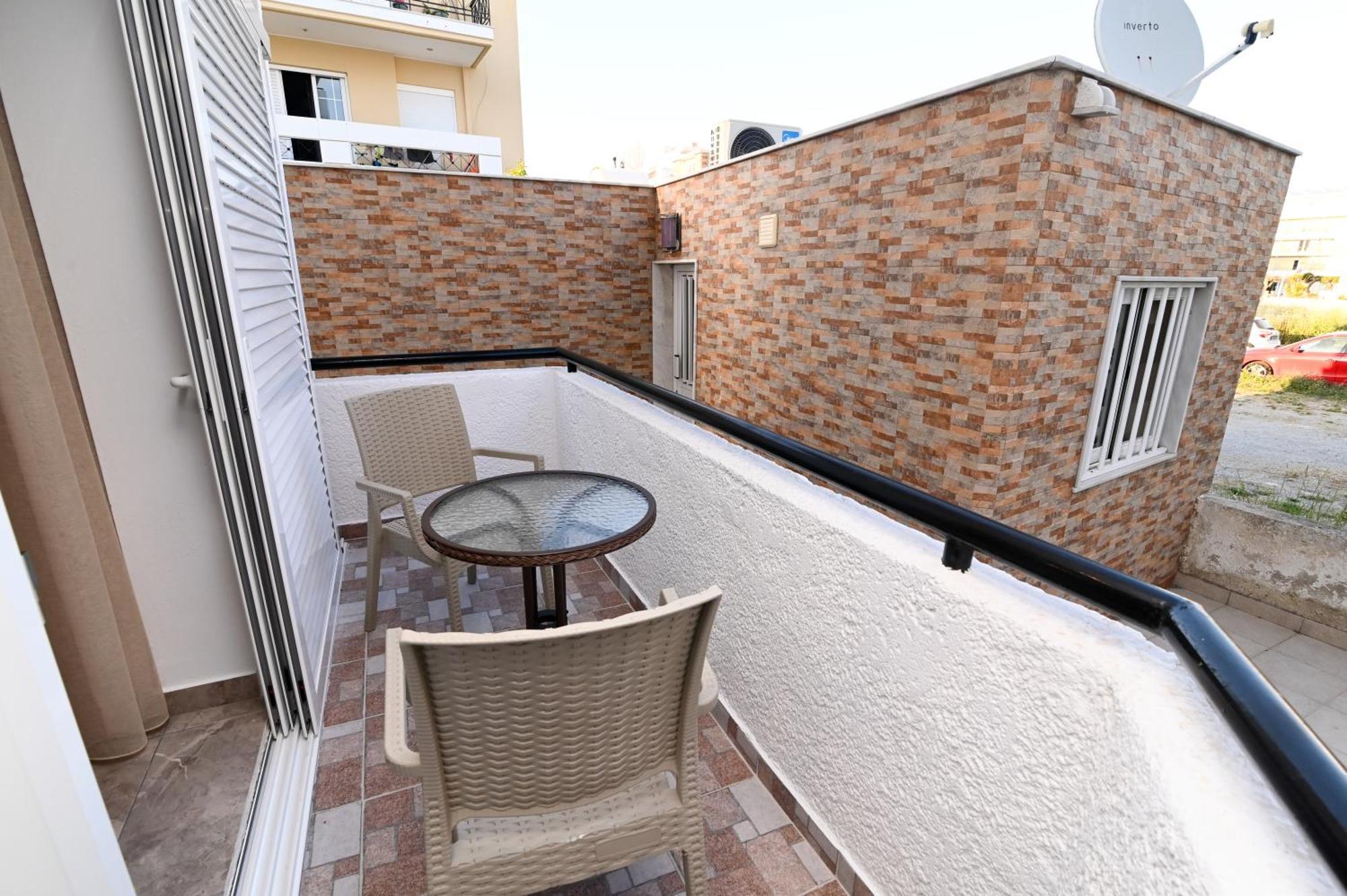 Sindy's House Apartment Ampavris